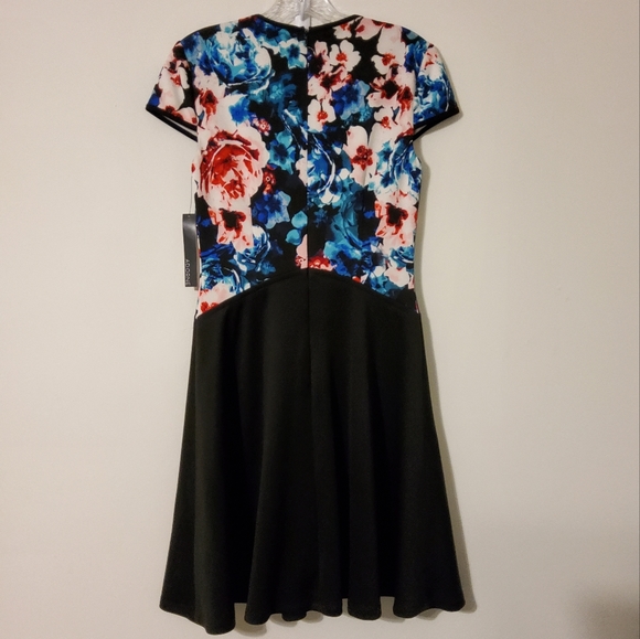 NWT!  Adorne Floral Print Cap Sleeve Stretch Fit & Flare Dress Roundneck Size 4 - Picture 7 of 9